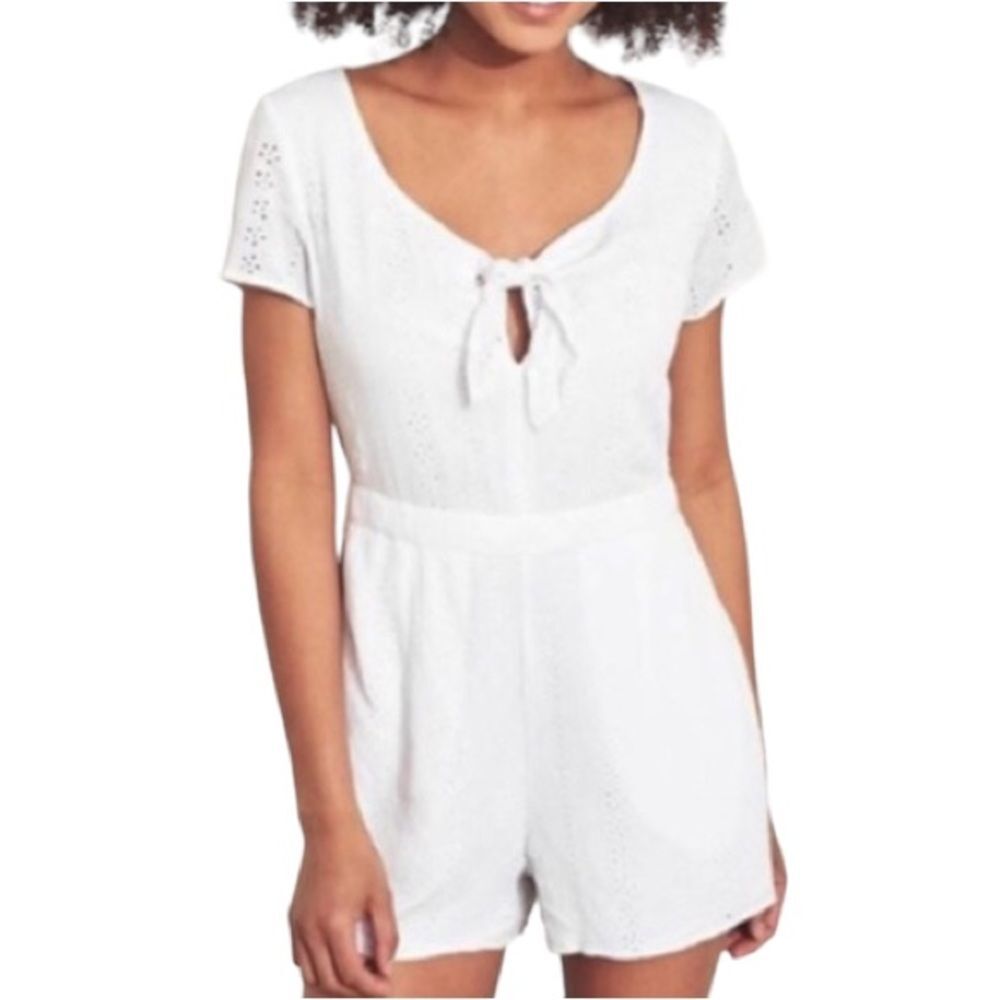 HOLLISTER Eyelet Lace Romper Shorts XS